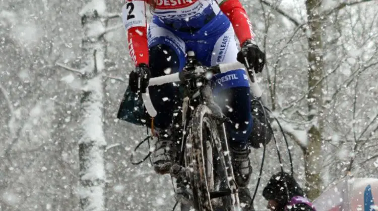 Racers compete in all conditions. © Bart Hazen