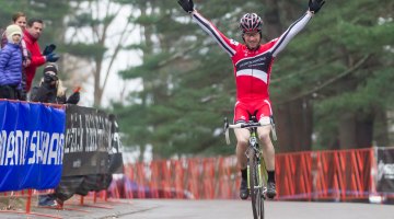 Milne takes the win, riding solo, at NBX Day 1. © Todd Prekaski