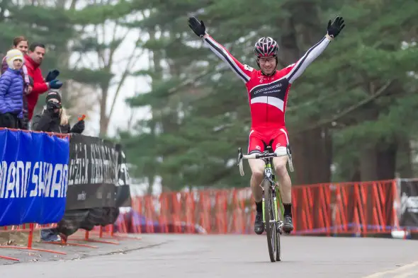 Milne takes the win, riding solo, at NBX Day 1. © Todd Prekaski
