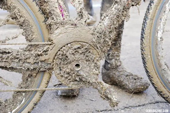 Serious, world-class mud in the junior race required pitting if you were lucky to have a pit bike.  © Cycl