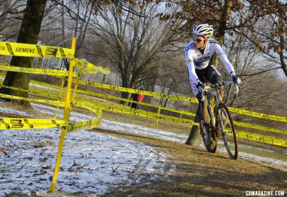 Niels Albert had time to look around in Cincinatti, and liked what he saw: nobody on his wheel. © Cyclocross Magazine