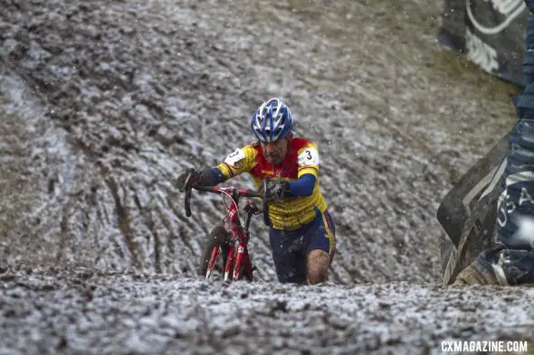 Victor Barnett surged to the win in the final lap © Cyclocross Magazine