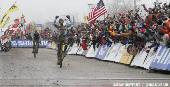 Sven Nys wins his second Elite World Championship over Klaas Vantornout in Louisville, KY. © Nathan Hofferber