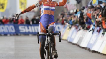 Marianne Vos won her sixth Cyclocross World Championship with a dominant ride in Louisville, KY. © Nathan Hofferber