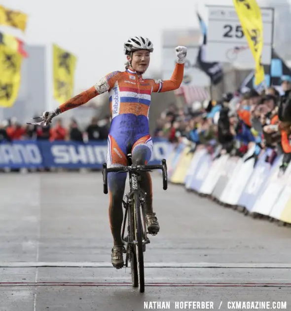 Marianne Vos won her sixth Cyclocross World Championship with a dominant ride in Louisville, KY. © Nathan Hofferber