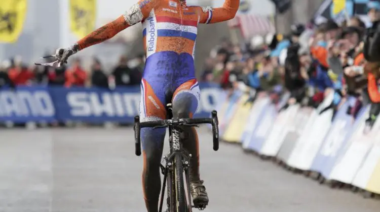 Marianne Vos won her sixth Cyclocross World Championship with a dominant ride in Louisville, KY. © Nathan Hofferber