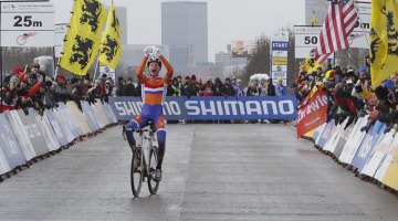 He's the number one junior. Mathieu van der Poel of The Netherlands holds up his #1 bib number. © Nathan Hofferber