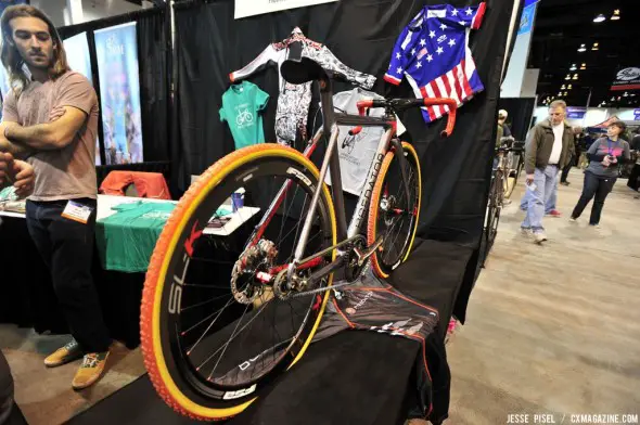 Handbuilt carbon fiber cyclocross build from Predator. © Jesse Pisel Handbuilt carbon fiber cyclocross build from Predator. © Jesse Pisel