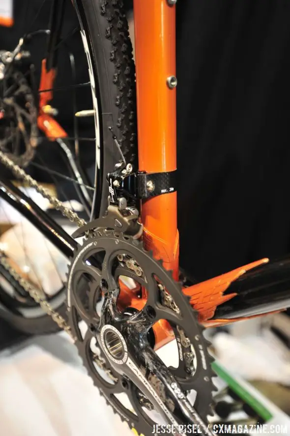 A Chorus 11 drivetrain helps move the bike, while Hayes CX-5 disc brakes help stop © Jesse Pisel