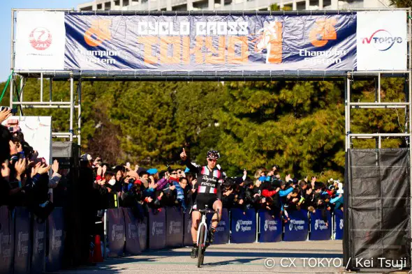 Powers takes the win. © CX Tokyo/Kei Tsuji