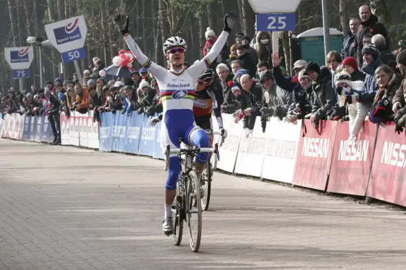 Vos outsprinted Sanne Cant for the win at Lille © Bart Hazen