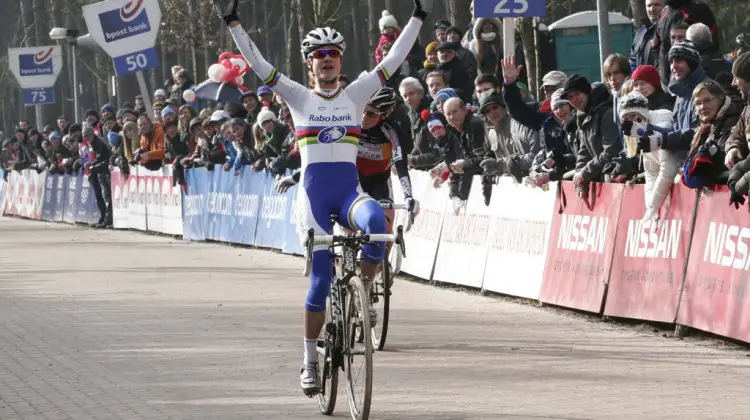 Vos outsprinted Sanne Cant for the win at Lille © Bart Hazen