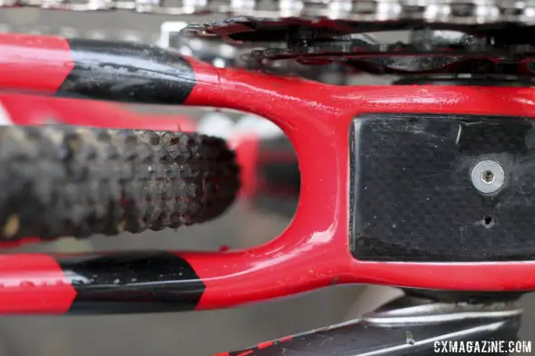Plenty of mud clearance down low on the 2013 Specialized Crux Pro cyclocross bike. © Cyclocross Magazine Plenty of mud clearance down low on the 2013 Specialized Crux Pro cyclocross bike. © Cyclocross Magazine