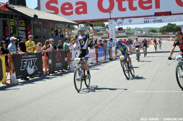 Kabush takes the win in the sprint at the short track race. © Cyclocross Magazine