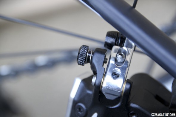 Setup: Lock the thumbscrew in place during setup before clamping the cable, then use the barrel adjuster to remove any slack. © Cyclocross Magazine Setup: Lock the thumbscrew in place during setup before clamping the cable, then use the barrel adjuster to remove any slack. © Cyclocross Magazine