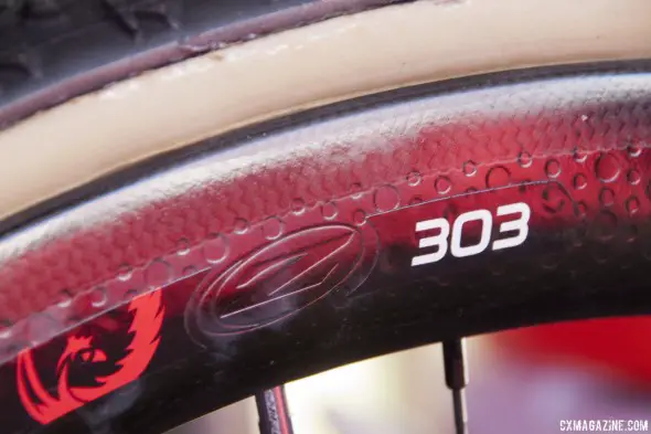 The Zipp 303 Firecrest disc brake wheelset keeps the same wide, dimpled rim but looses the sanded brake track. © Cyclocross Magazine The Zipp 303 Firecrest disc brake wheelset keeps the same wide, dimpled rim but looses the sanded brake track. © Cyclocross Magazine