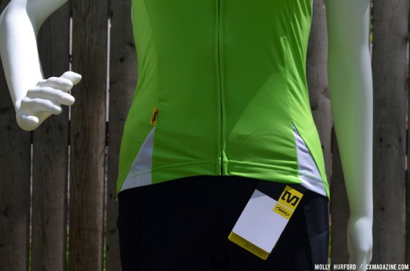 Full zip and banding at the bottom to keep the jersey from riding up make it a great choice. © Cyclocross Magazine