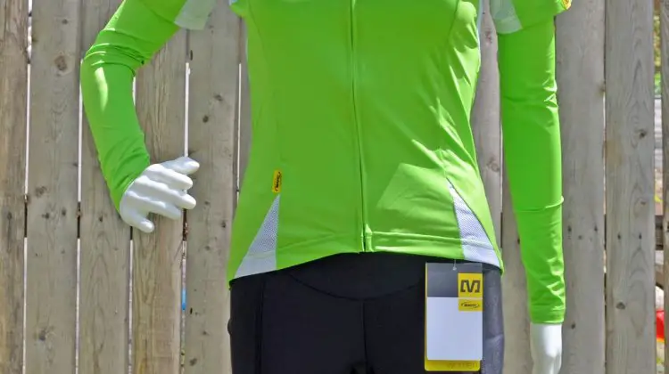 A look at the Mavic Cloud jersey and shorts. © Cyclocross Magazine