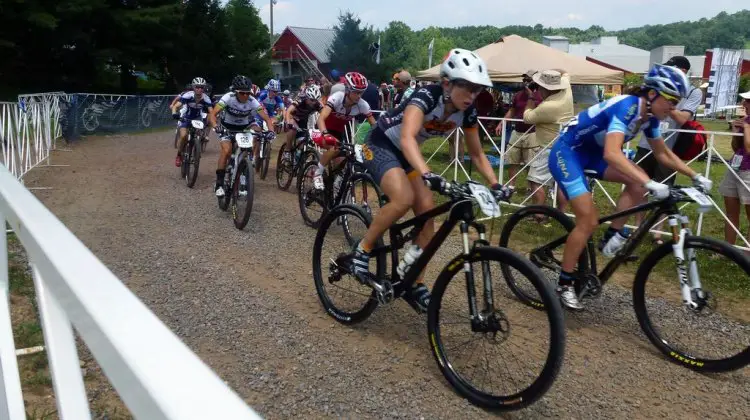 The women charging off the start line. © Cyclocross Magazine