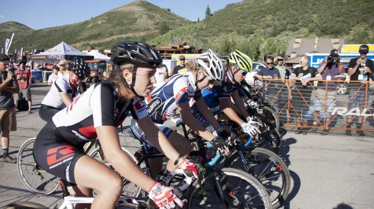 The Elite Women ready to battle for the holeshot and a $1500 first place prize. © Cyclocross Magazine