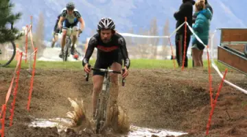 Alex Revell enjoys the mud pit in today’s National Championship race in Wanaka. © Amy Taylor