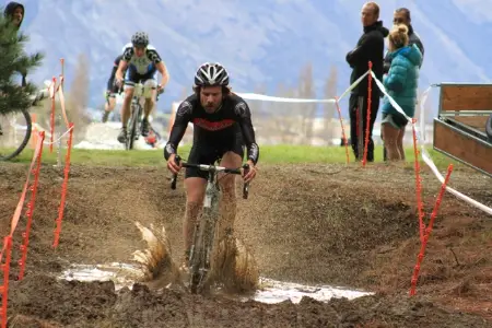 Alex Revell enjoys the mud pit in today’s National Championship race in Wanaka. © Amy Taylor