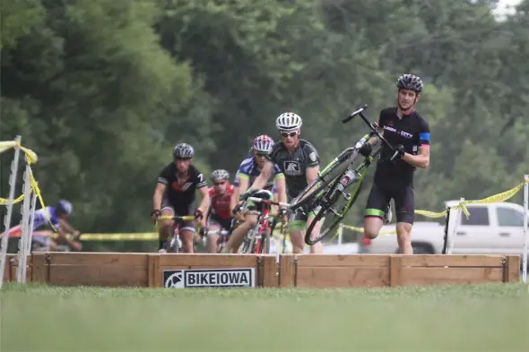 Kluck leads in the first lap of the men's race. © David Mable