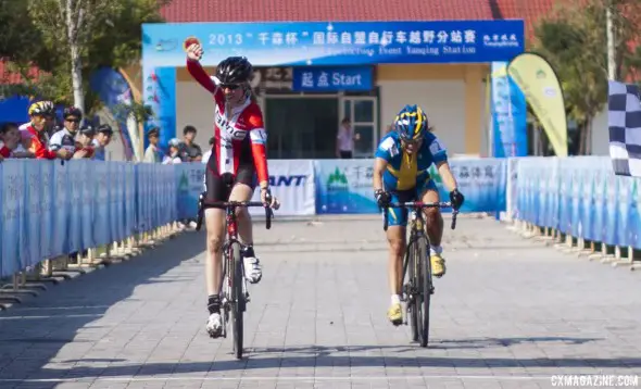 Kloppenburg bests Erlandsson in the sprint for the first-ever Chinese UCI win. Qiansen Trophy UCI C2 Cyclocross Event. © Cyclocross Magazine