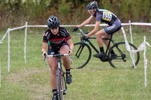 Dygert tries to hold off Woodring in the Women's Elite Race. © Kent Baumgardt