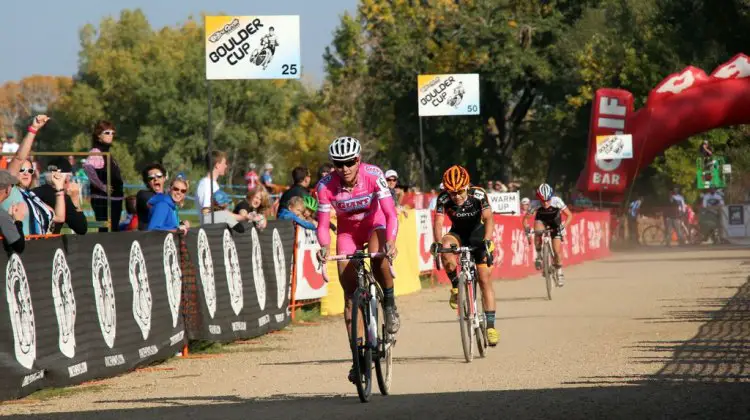 Miller leads Anthony at the Boulder Cup. © Jesse Pisel