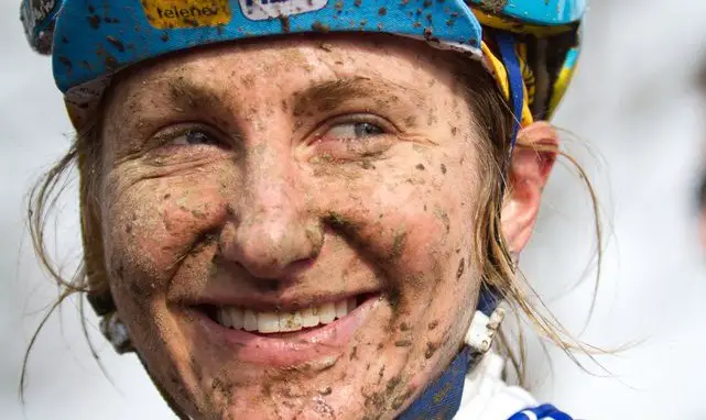 Amy Dombroski had a smile for everyone. © Nathan Hofferber / Cyclocross Magazine