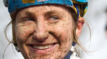 Amy Dombroski had a smile for everyone. © Nathan Hofferber / Cyclocross Magazine