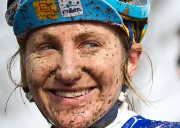 Amy Dombroski had a smile for everyone. © Nathan Hofferber / Cyclocross Magazine