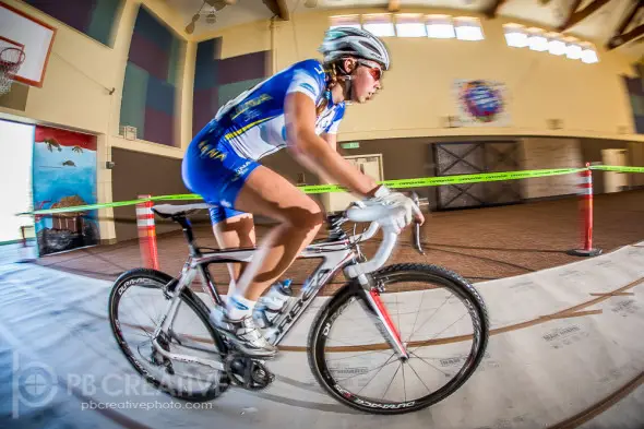 Women’s A race winner Hannah Rae Finchamp (Luna Chix) navigates the barn. © Philip Beckman