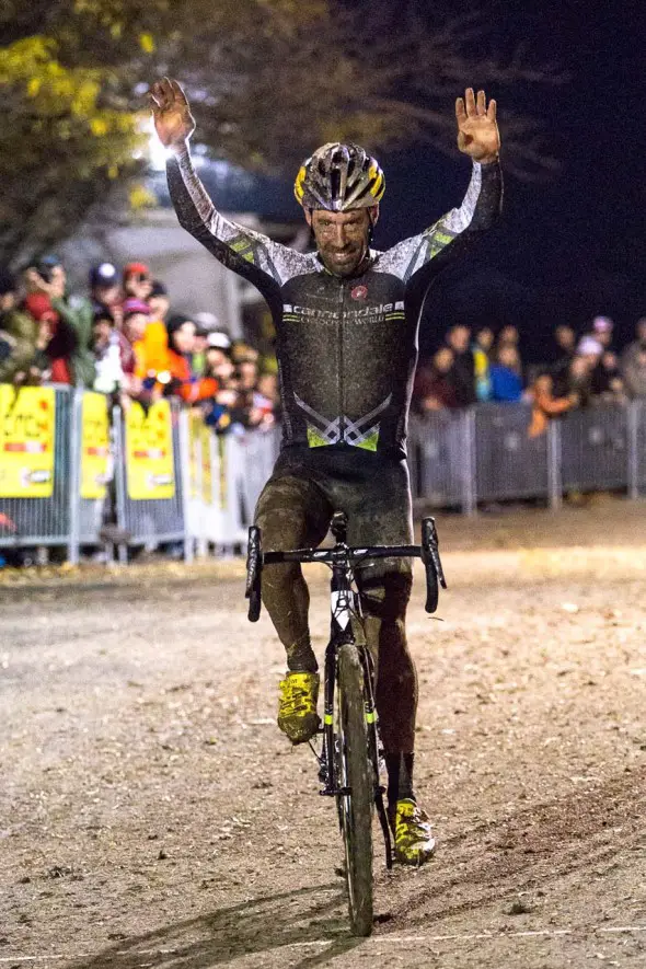 Tim Johnson crossing the line for the win at Cincy3 CX. ©     