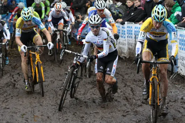 The men hit the mud at Hamme Zogge. © Bart Hazen