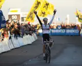 Niels Albert takes his first WOrld Cup win of the season at Koksijde. © Thomas Van Bracht