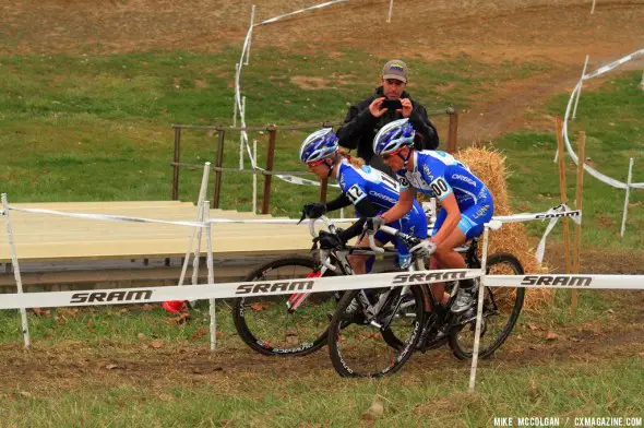 Nash and Pendrel working together  on Day 2 of Jingle Cross Rock. © Michael McColgan