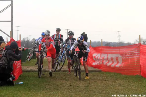 Johnson leads over the logs  on Day 2 of Jingle Cross Rock. © Michael McColgan