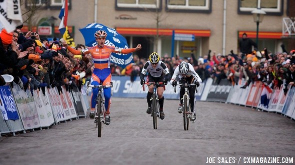 Marianne Vos will attempt to repeat this 2009 finish this year at the 2014 UCI Cyclocross World Championships in Hoogerheide, but on Saturday. 