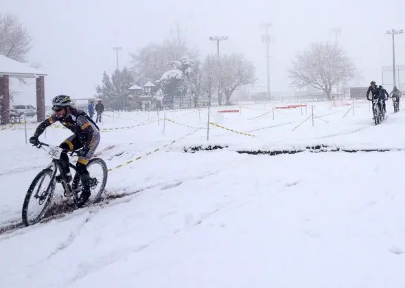 Racing in serious snow conditions in Utah. © Lynda Walenfels