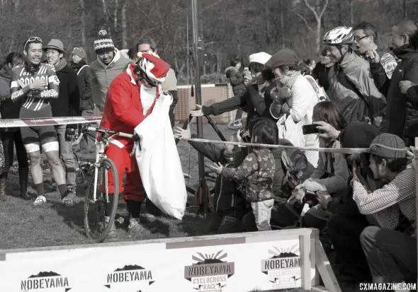 Santa makes sure he delivers joy to all good cyclocrossers. © Cyclocross Magazine