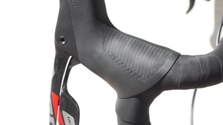 SRAM RED 22 and S-700 hydraulic disc brake and rim brake recall. © Cyclocross Magazine