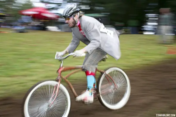 Dani Dance loves the costumes that were present from the beginning at SSCXWC 2007, but doesn't think they should be required. © Cyclocross Magazine Dani Dance loves the costumes that were present from the beginning at SSCXWC 2007, but doesn't think they should be required. © Cyclocross Magazine