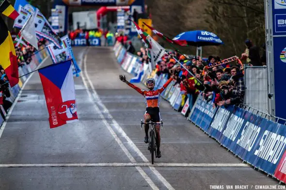 Vos makes it seven World Championships. © Thomas van Bracht