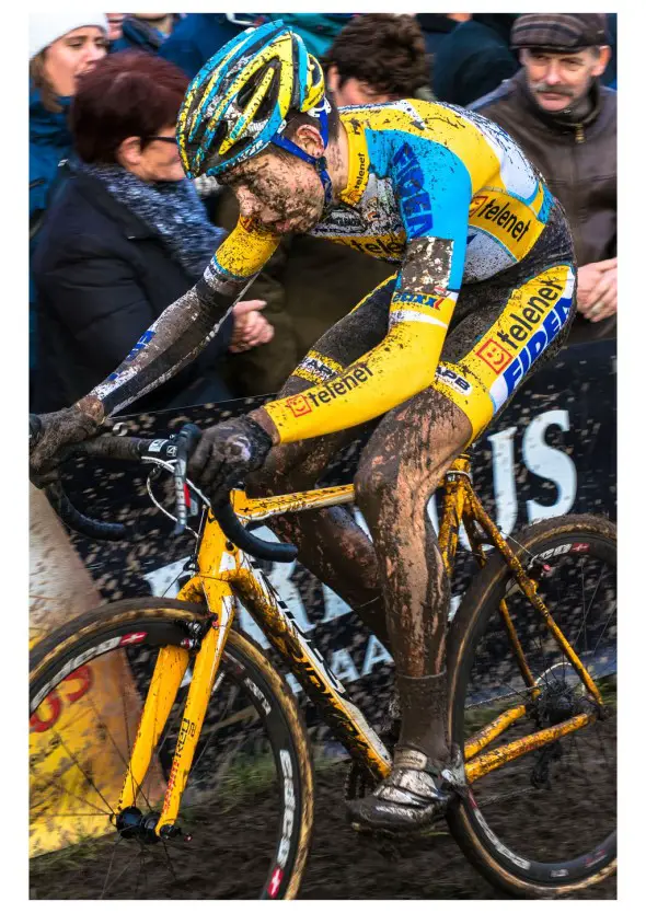 Wout van Aert finishing second in Jaarmaarktcross Niel against the pros. © Kurt van Hout