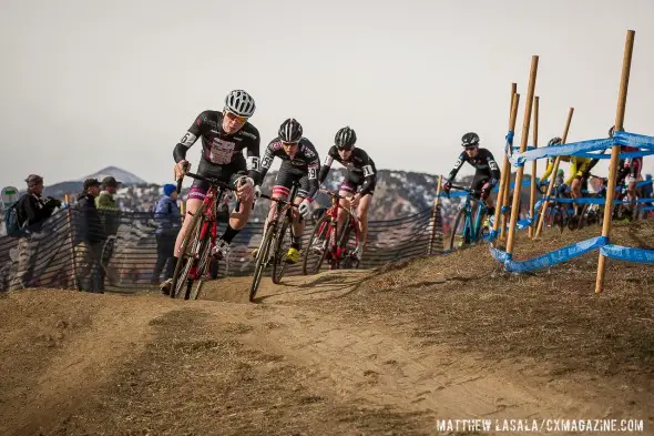 The first lap descent of the Junior Men. © Matthew Lasala