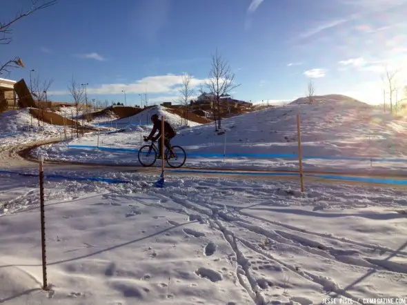 A chilly view of the course as the sun works its way over th mountains. © Jesse Pisel