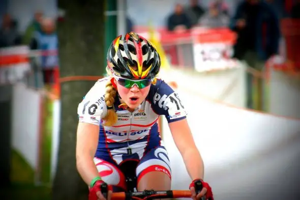 laura Verdonschot by Bart Raeymaekers