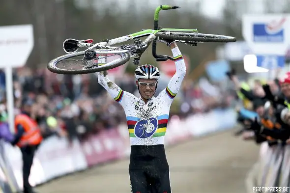 Sven Nys wins and salutes his bike for the second race in a row. © photopress.be